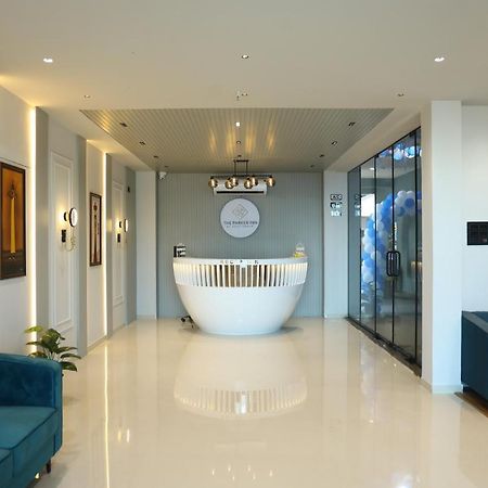 Hotel The Parker Inn By Kbnt Group Surat Zewnętrze zdjęcie