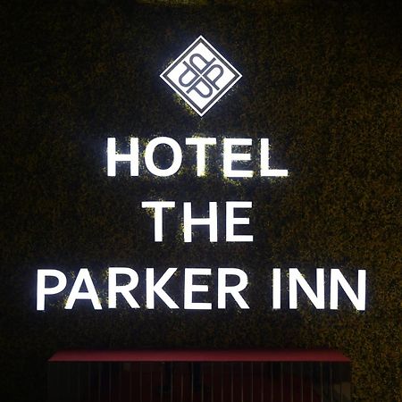 Hotel The Parker Inn By Kbnt Group Surat Zewnętrze zdjęcie