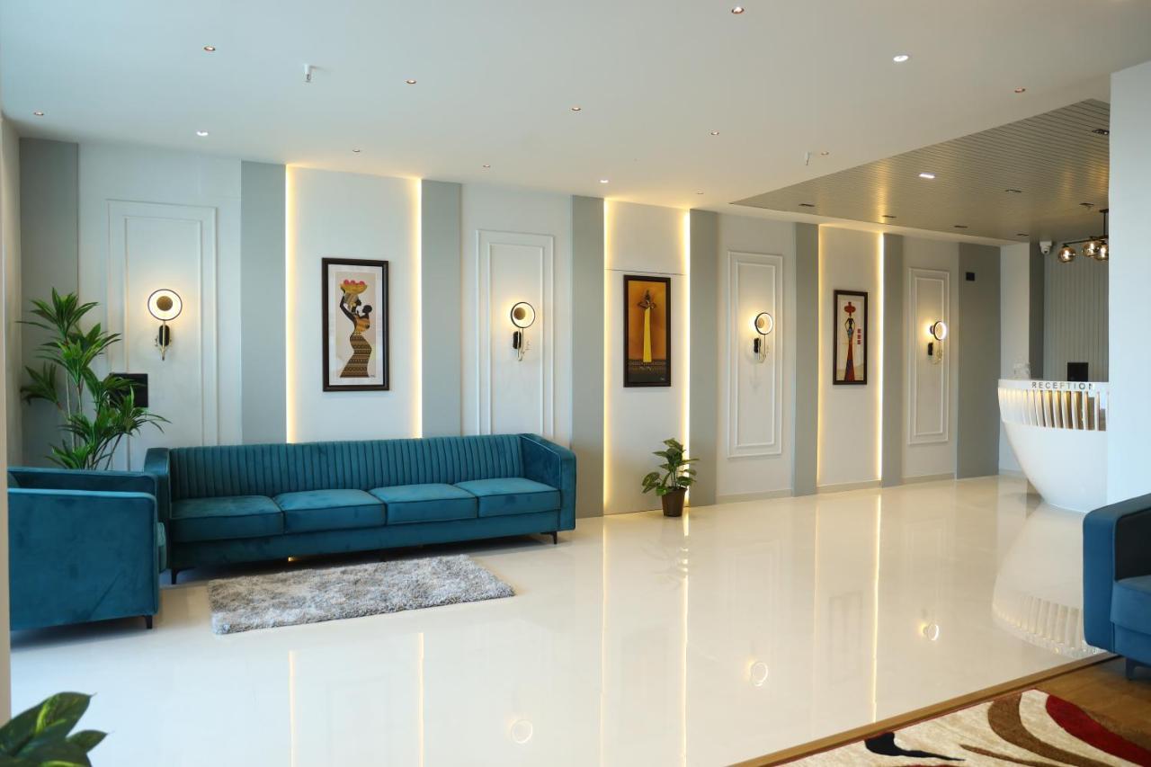 Hotel The Parker Inn By Kbnt Group Surat Zewnętrze zdjęcie