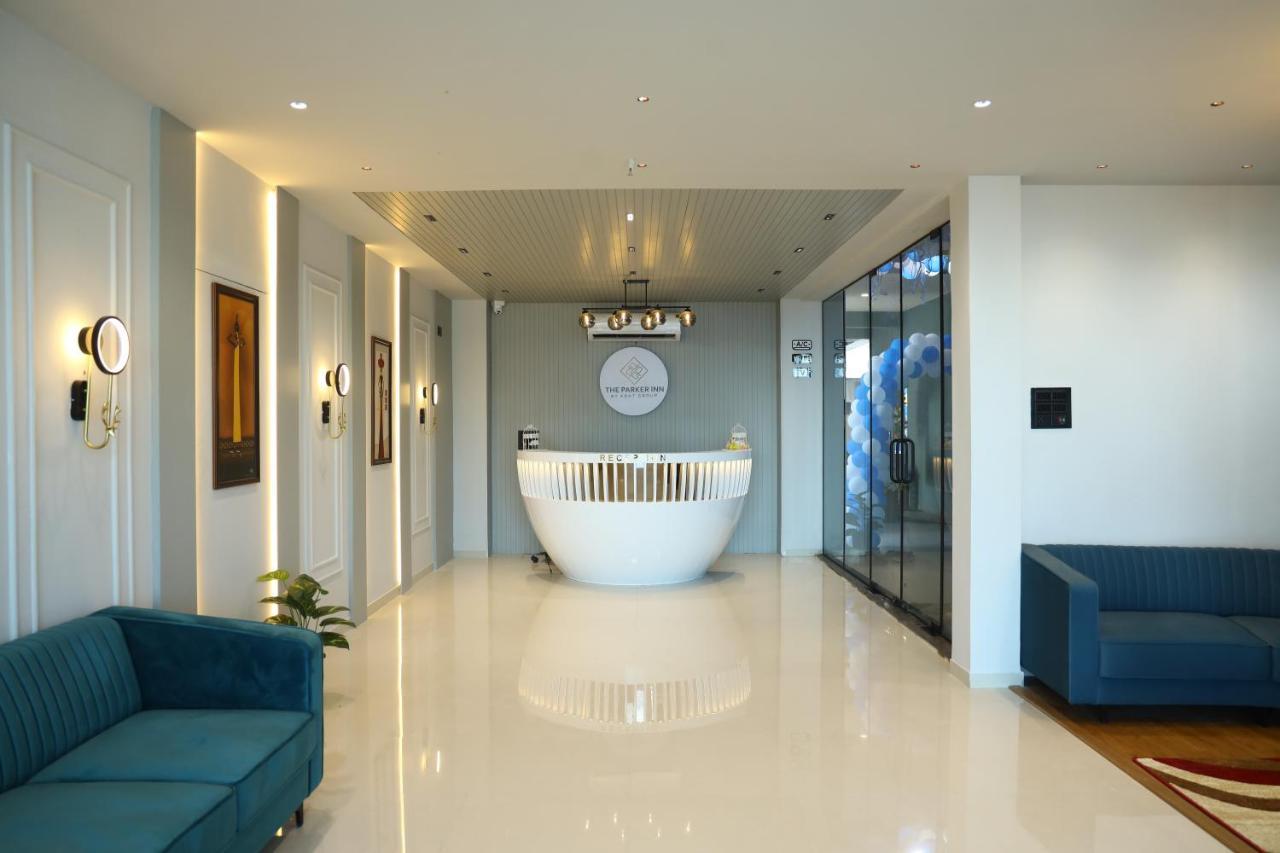 Hotel The Parker Inn By Kbnt Group Surat Zewnętrze zdjęcie