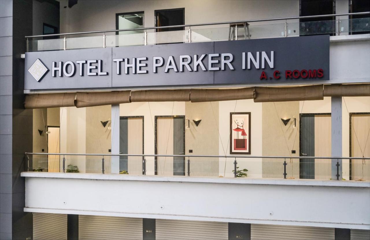 Hotel The Parker Inn By Kbnt Group Surat Zewnętrze zdjęcie