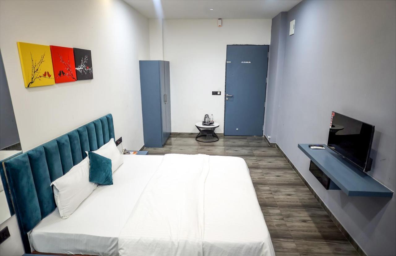Hotel The Parker Inn By Kbnt Group Surat Zewnętrze zdjęcie