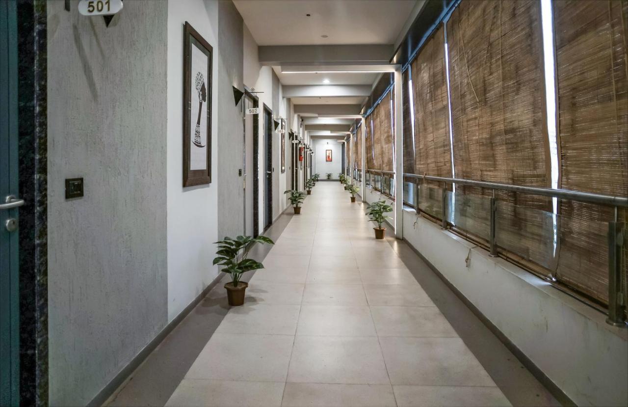 Hotel The Parker Inn By Kbnt Group Surat Zewnętrze zdjęcie