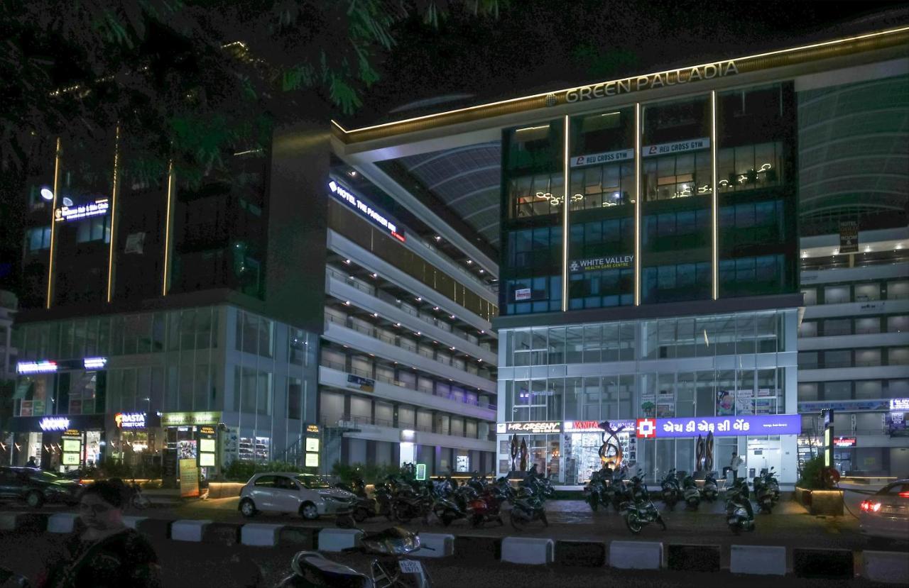 Hotel The Parker Inn By Kbnt Group Surat Zewnętrze zdjęcie