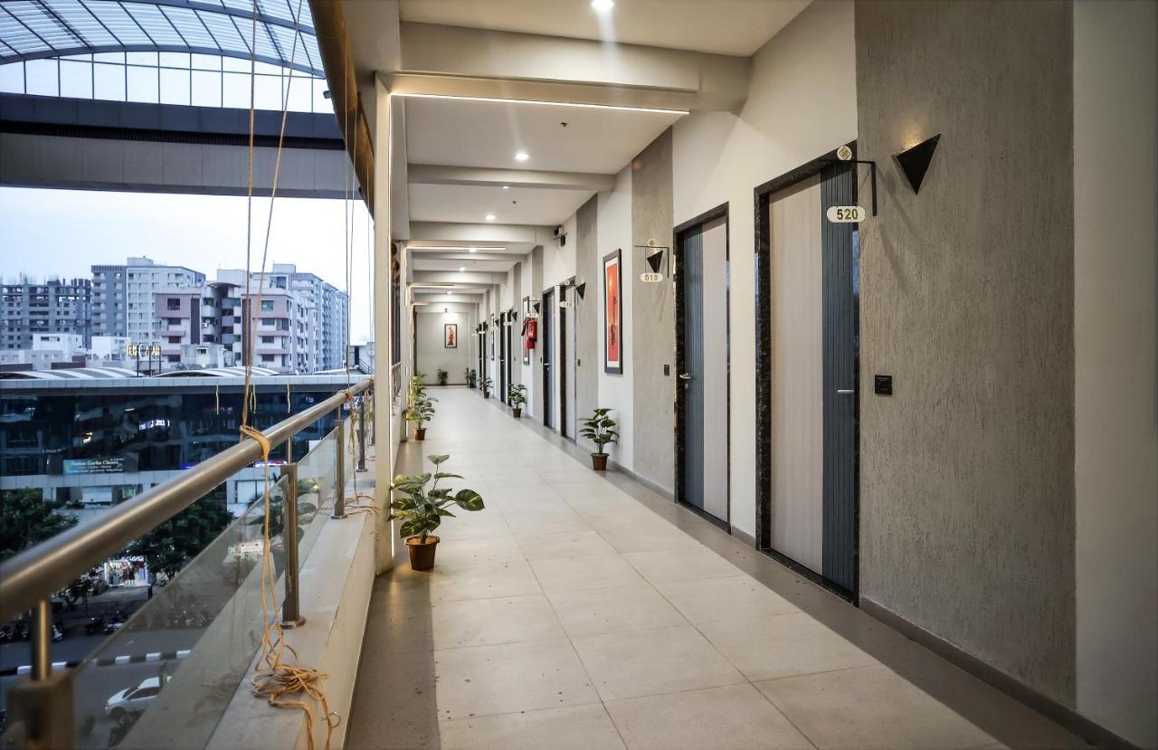 Hotel The Parker Inn By Kbnt Group Surat Zewnętrze zdjęcie