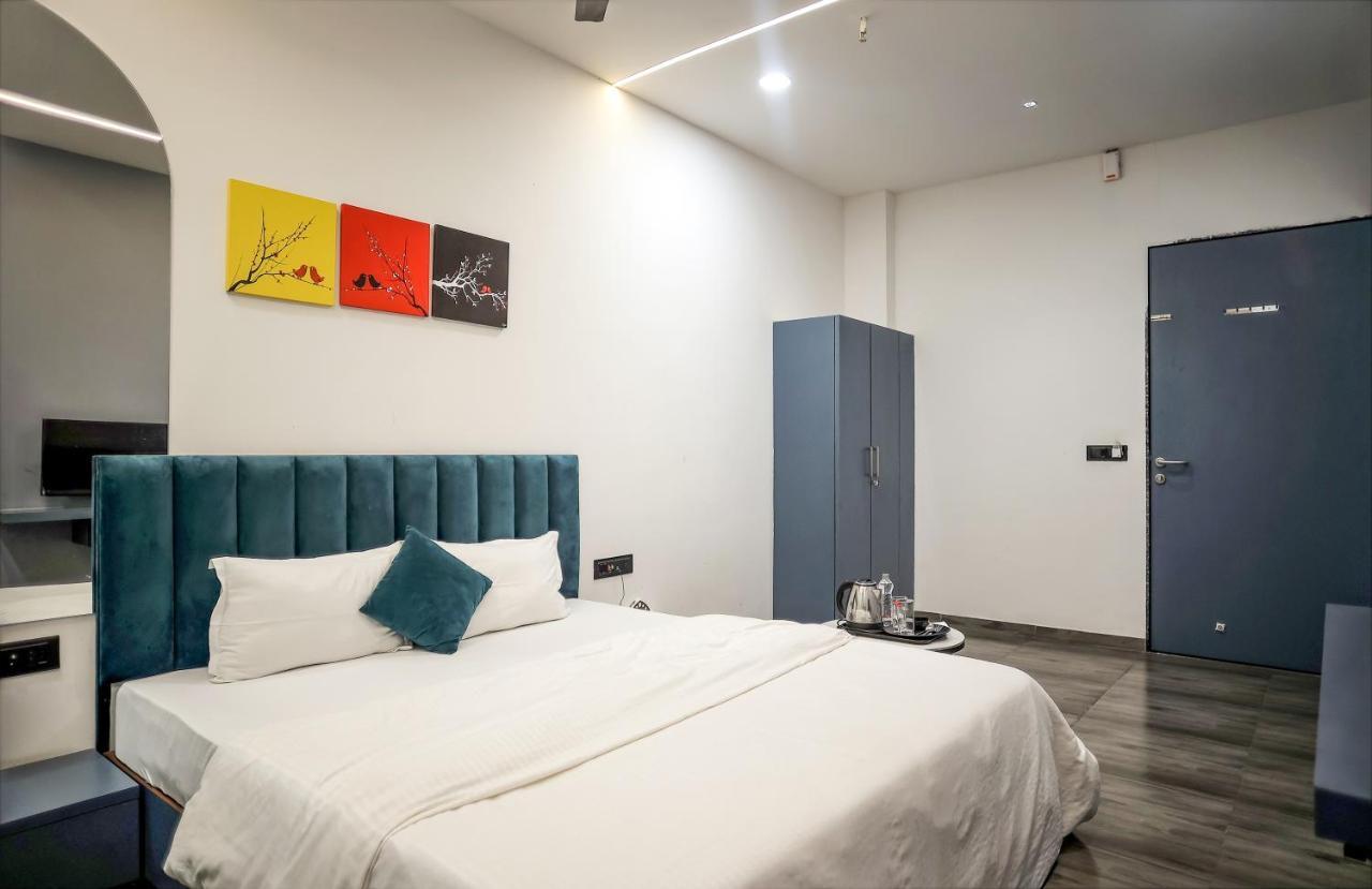 Hotel The Parker Inn By Kbnt Group Surat Zewnętrze zdjęcie