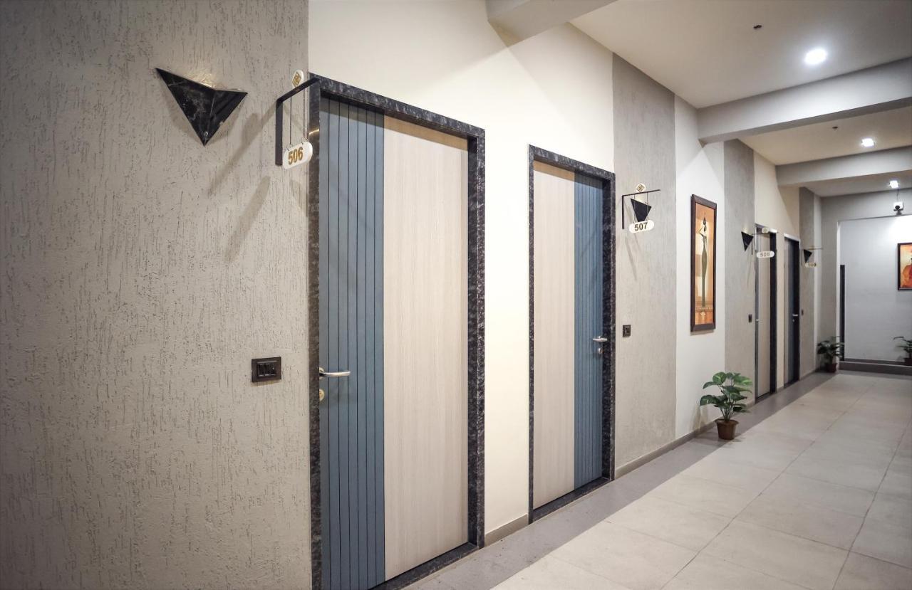 Hotel The Parker Inn By Kbnt Group Surat Zewnętrze zdjęcie