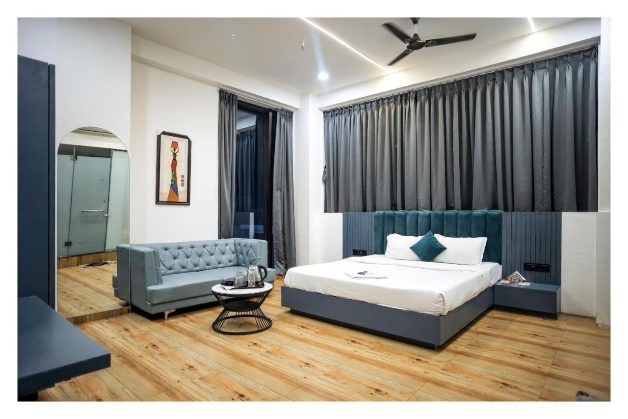 Hotel The Parker Inn By Kbnt Group Surat Zewnętrze zdjęcie