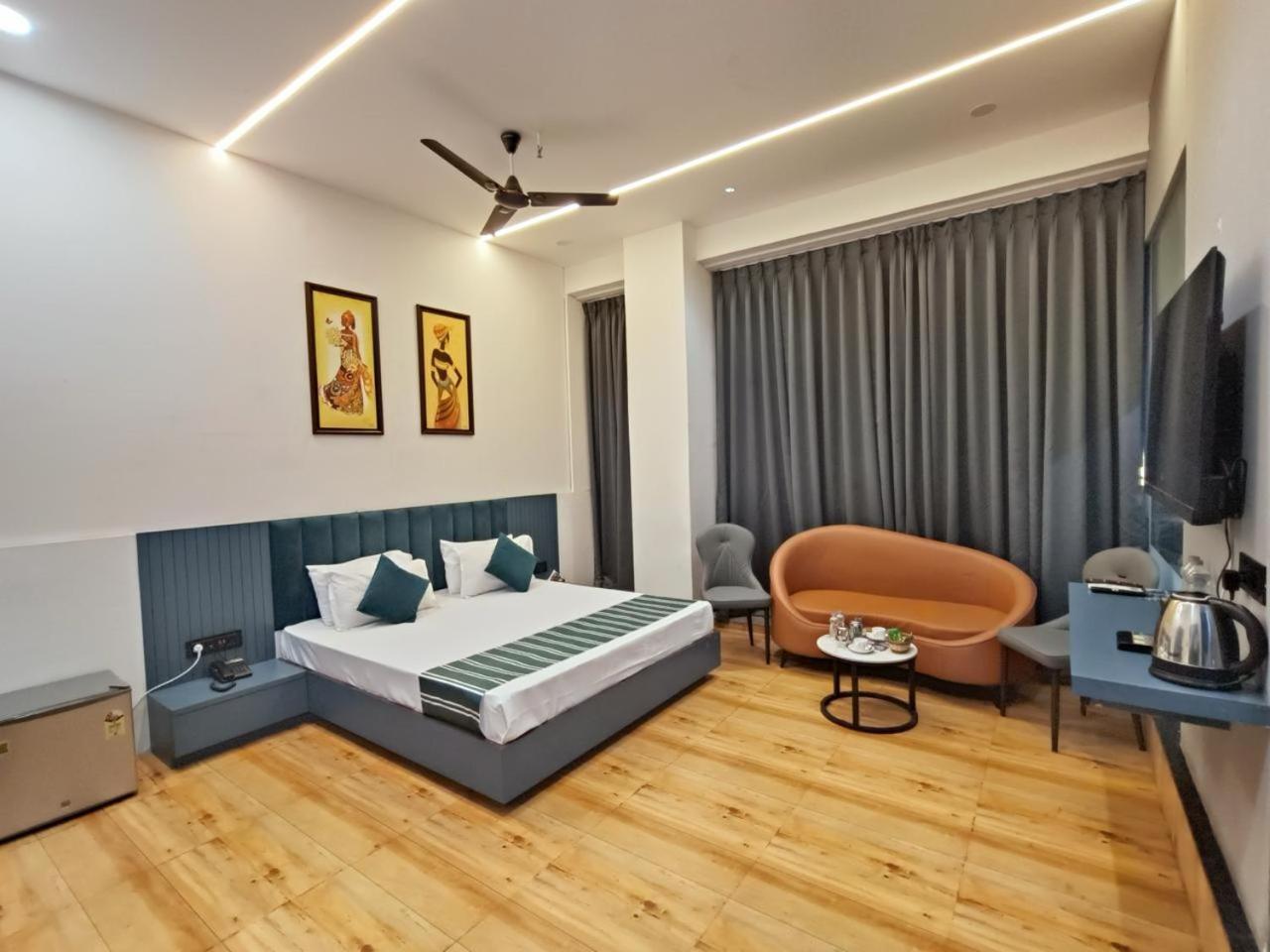 Hotel The Parker Inn By Kbnt Group Surat Zewnętrze zdjęcie