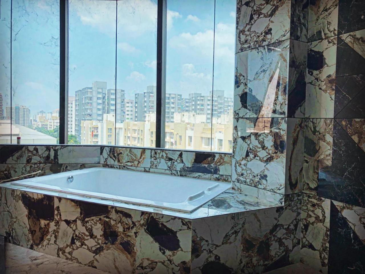 Hotel The Parker Inn By Kbnt Group Surat Zewnętrze zdjęcie
